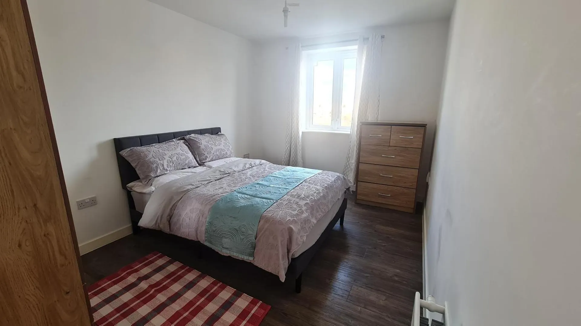 Riverside Apt- Sleeps 4 Parking & Transport Links Barking  0*, Barking (Greater London) Storbritannien