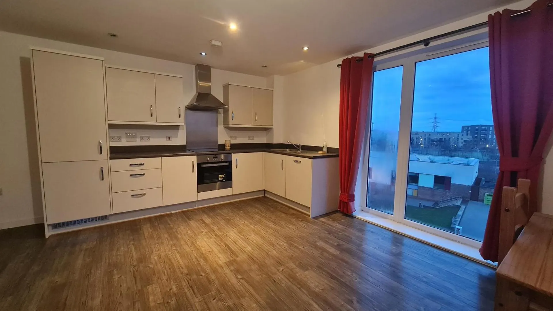 Riverside Apt- Sleeps 4 Parking & Transport Links Barking  United Kingdom
