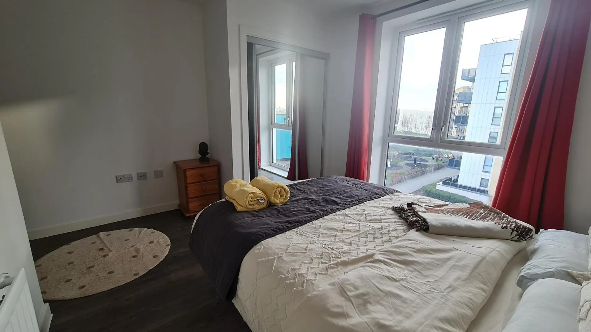 Riverside Apt- Sleeps 4 Parking & Transport Links Barking  Apartment Barking (Greater London)