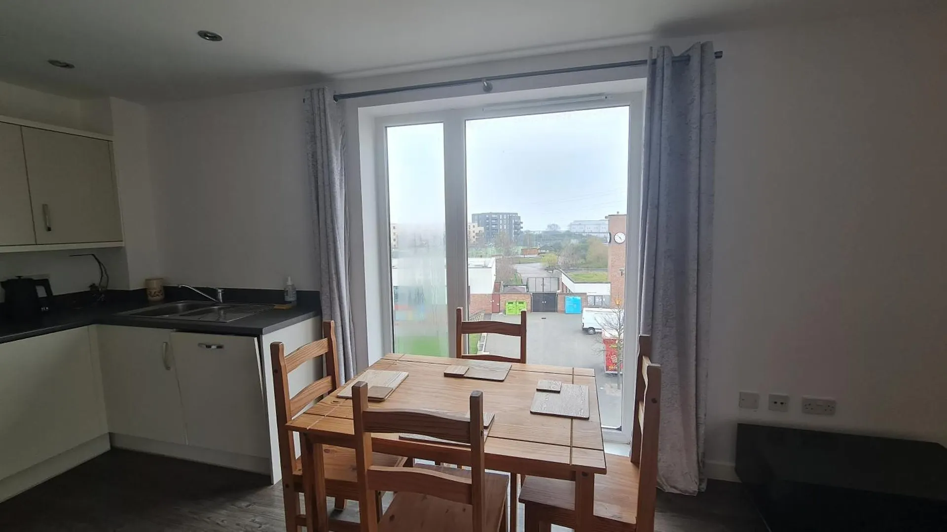 Riverside Apt- Sleeps 4 Parking & Transport Links Barking  Barking (Greater London)