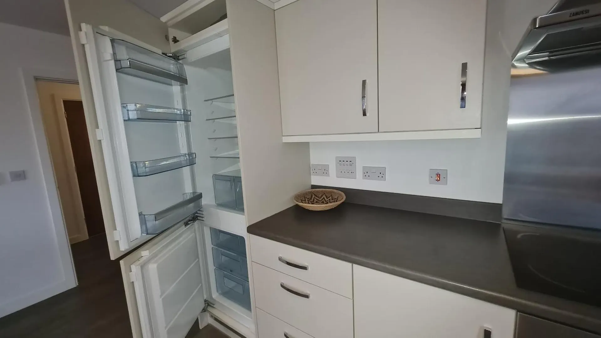 Riverside Apt- Sleeps 4 Parking & Transport Links Barking