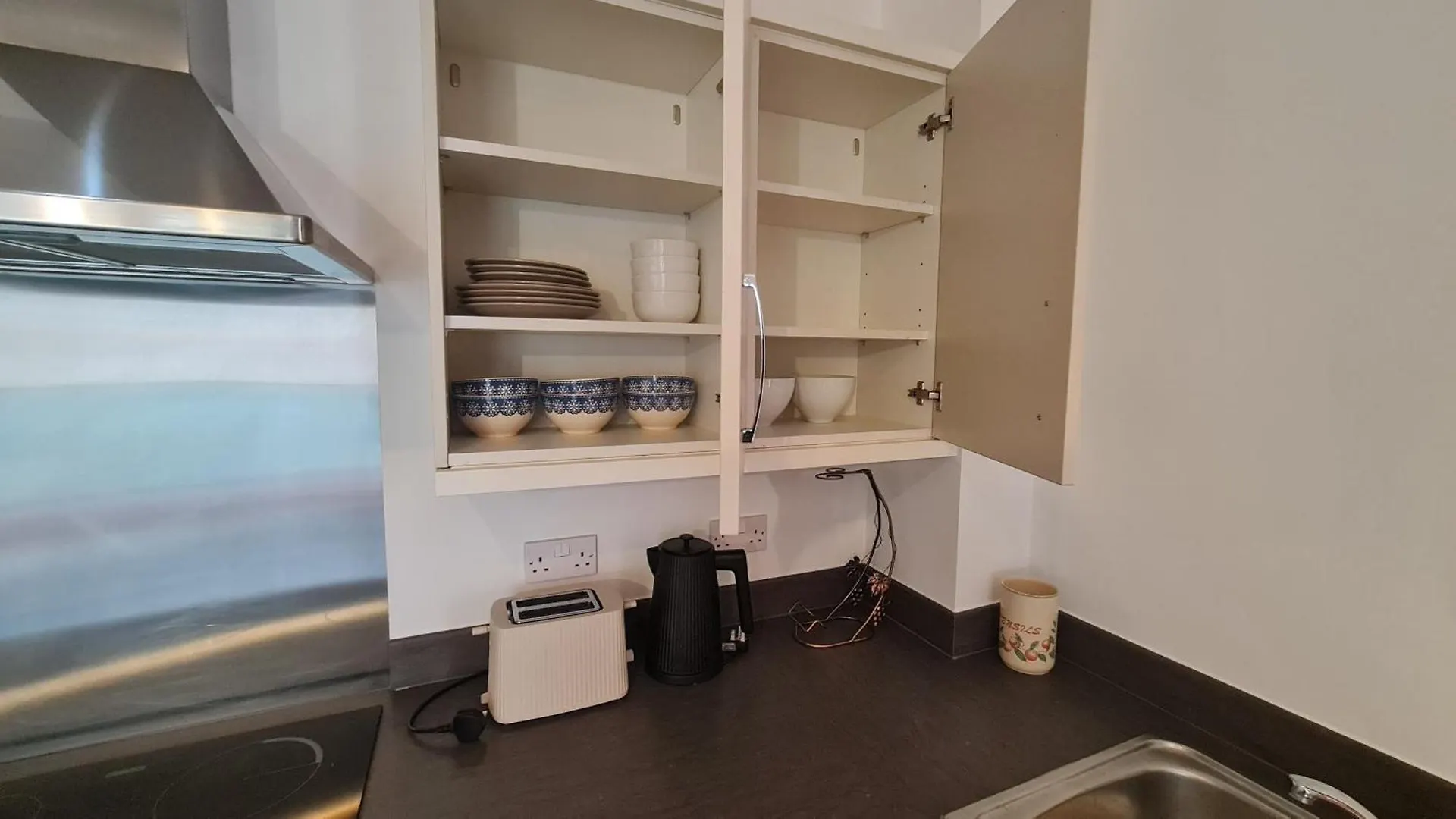 Riverside Apt- Sleeps 4 Parking & Transport Links Barking  United Kingdom