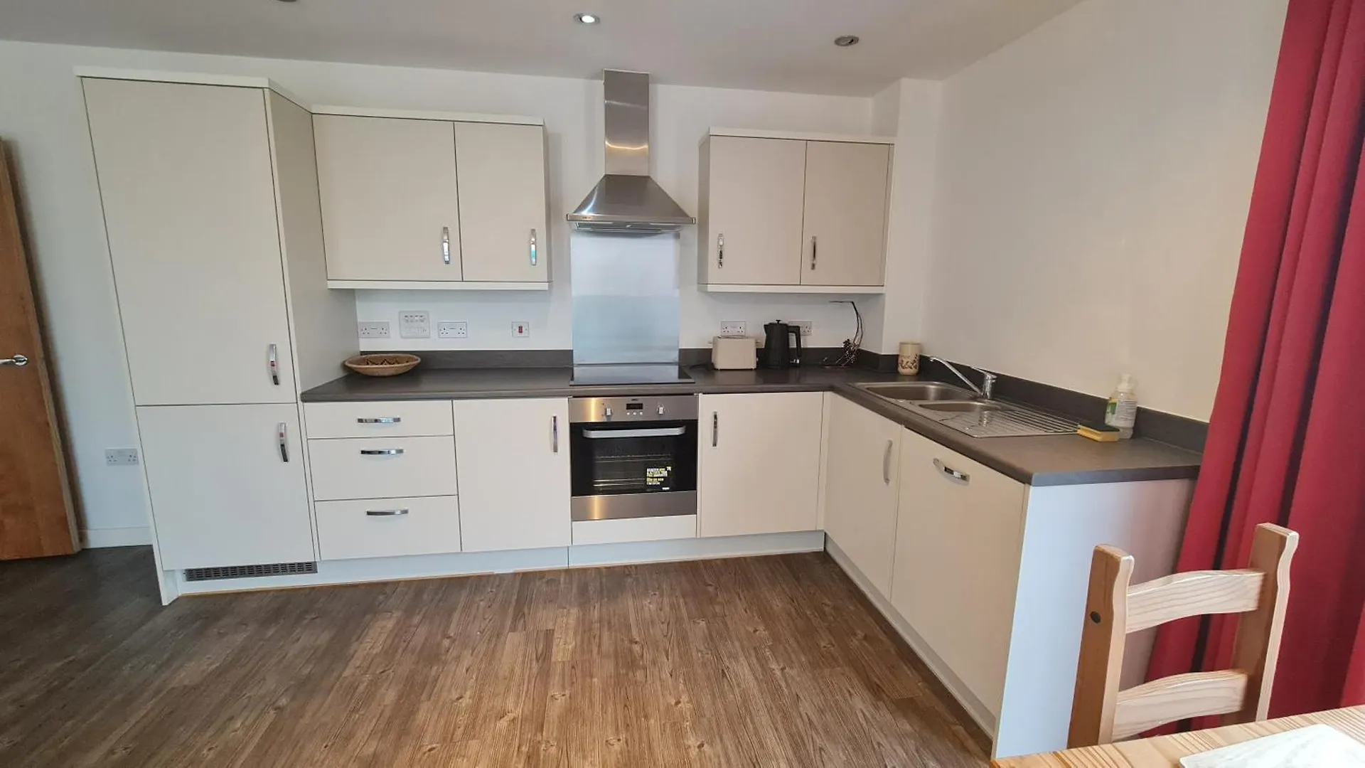 Riverside Apt- Sleeps 4 Parking & Transport Links Barking  0*, Barking (Greater London) United Kingdom