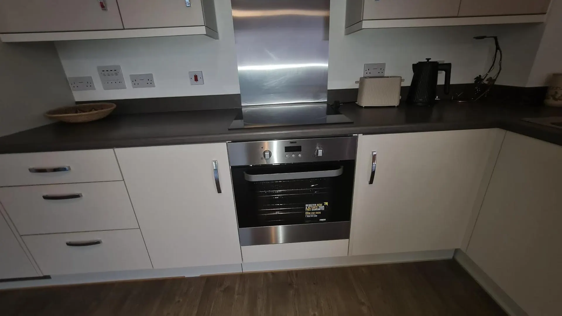 Riverside Apt- Sleeps 4 Parking & Transport Links Barking  Apartment Barking (Greater London)